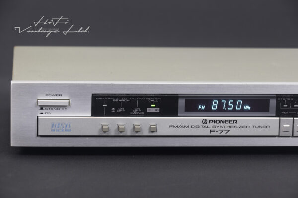 Pioneer F-77 Stereo Tuner