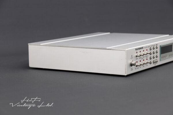 Telefunken MT1 AM/FM Quartz Synthesizer Stereo Tuner.