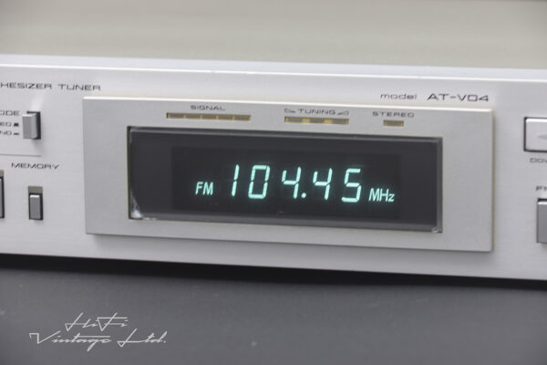 Akai AT-V04 AM/FM Stereo Digital Synthesizer Tuner