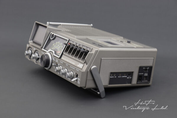 JVC 3070CQ UHF Radio-TV-Cassette Recorder