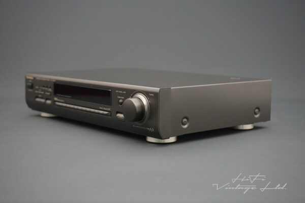 Technics ST-GT650 Stereo Synthesizer Tuner.