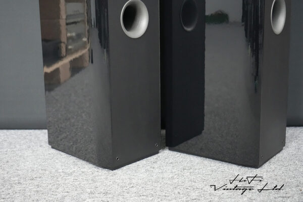 Focal Chorus 716 Florstanding Speakers in Piano Black.