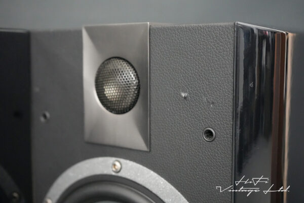 Focal Chorus 716 Florstanding Speakers in Piano Black.