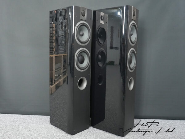 Focal Chorus 716 Florstanding Speakers in Piano Black.