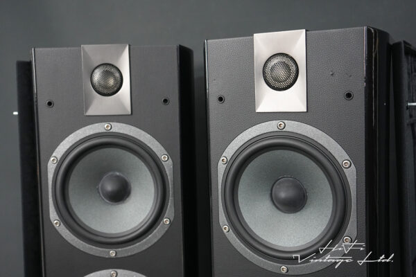 Focal Chorus 716 Florstanding Speakers in Piano Black.