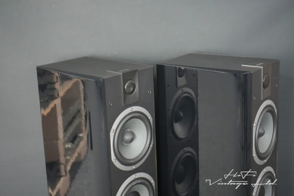 Focal Chorus 716 Florstanding Speakers in Piano Black.