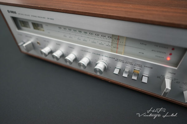 Yamaha CR-800 AM/FM Stereo Receiver.