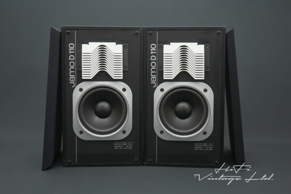 Jamo D110 Bookshelf Speakers.