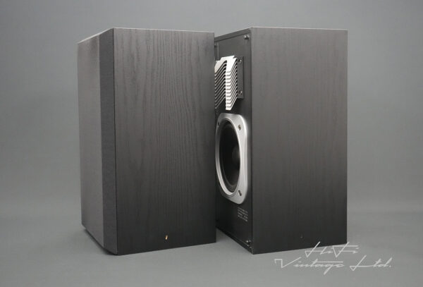 Jamo D110 Bookshelf Speakers.