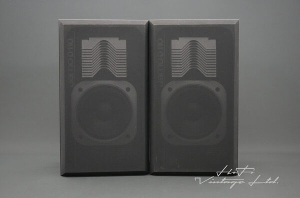 Jamo D110 Bookshelf Speakers.