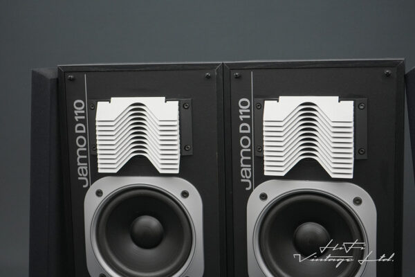 Jamo D110 Bookshelf Speakers.