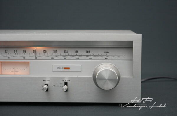 JVC JT-V22 Stereo AM/FM tuner. 