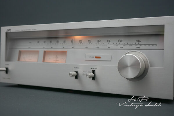 JVC JT-V22 Stereo AM/FM tuner. 