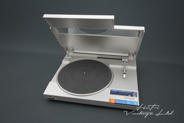 JVC L-L1 Fully-Automatic Belt-Drive Turntable.