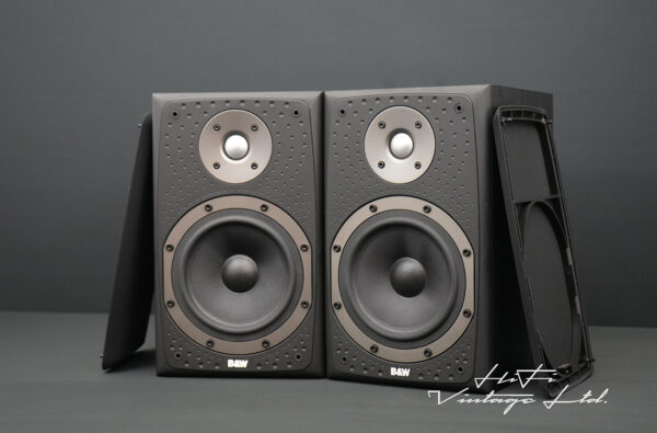 B&W DM303 bookshelf speakers