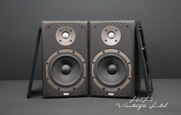 B&W DM303 bookshelf speakers