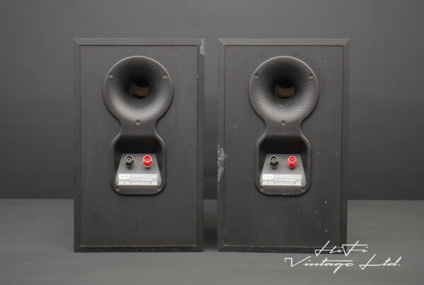 B&W DM303 bookshelf speakers