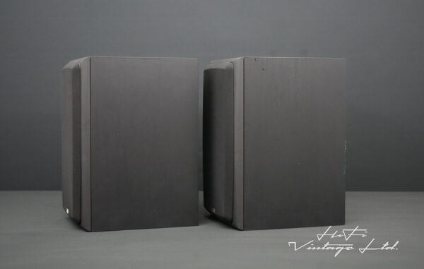 B&W DM303 bookshelf speakers