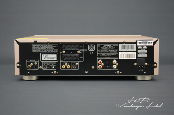 Pioneer DV-717 DVD/CD Player. Gold.