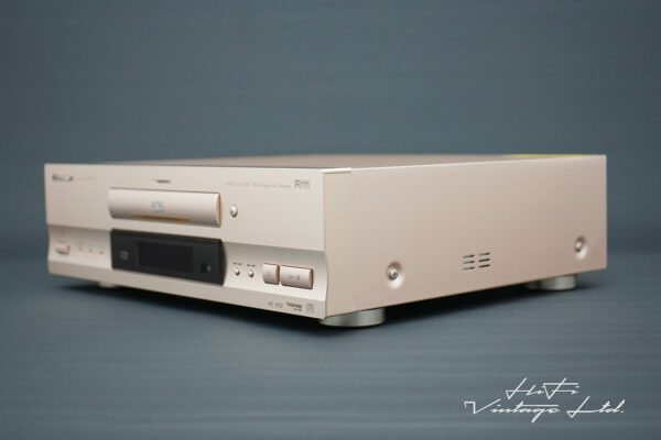 Pioneer DV-717 DVD/CD Player. Gold.