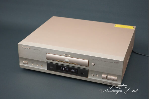 Pioneer DV-717 DVD/CD Player. Gold.