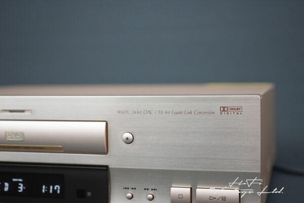 Pioneer DV-717 DVD/CD Player. Gold.