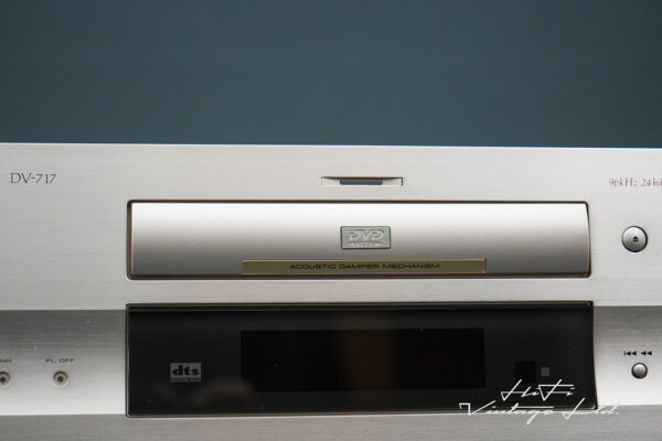 Pioneer DV-717 DVD/CD Player. Gold.