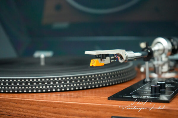 Rotel RP1500 2-speed Belt-Drive Turntable.