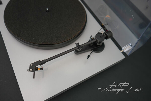 Pro-ject Debut 2 Turntable
