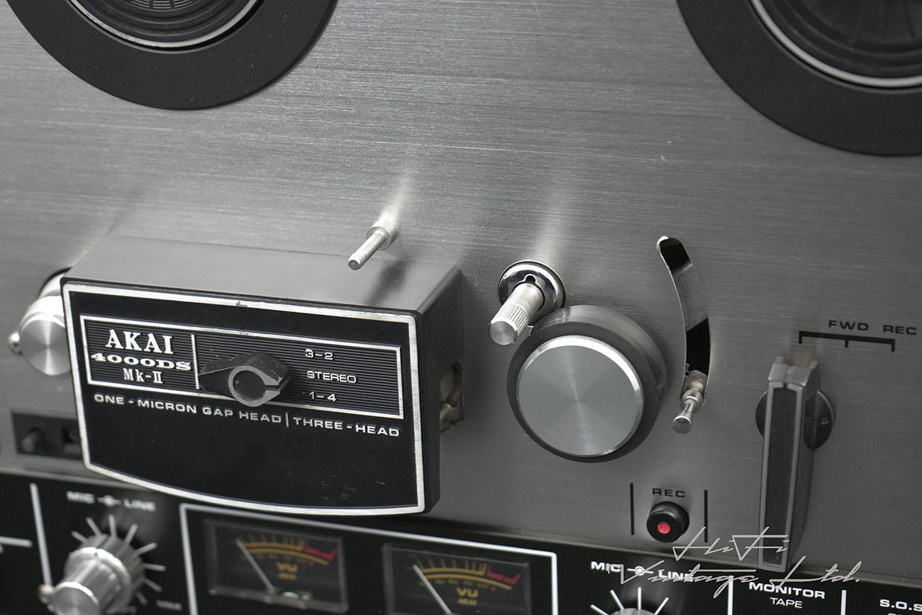 Akai 4000DB MKII with dust cover